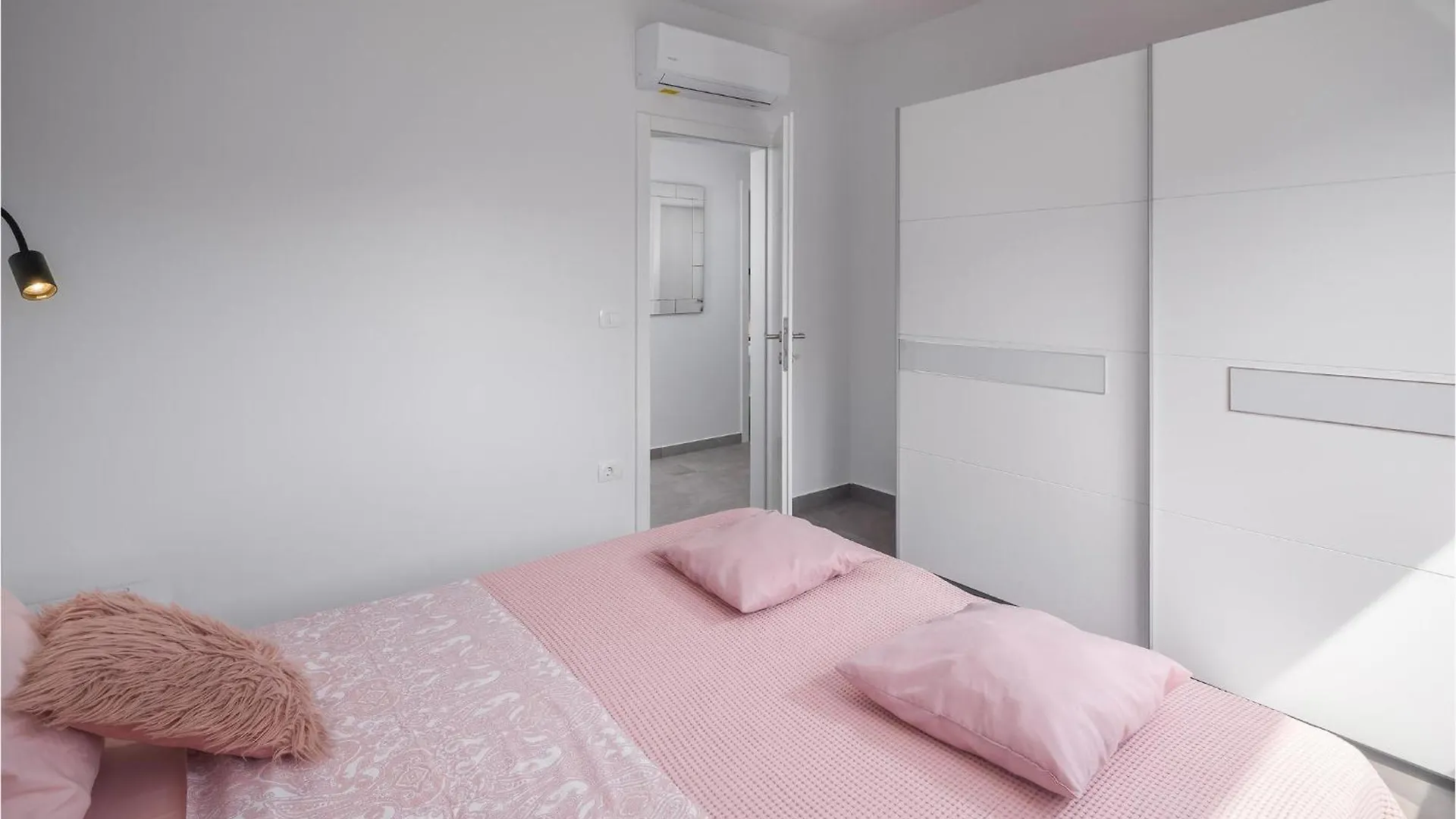 Stunning Home In Novigrad With Kitchen Bužinija 0*,